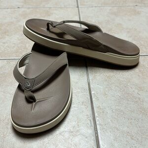OluKai Women's Size 8 Nu'a Pi'o Brown Slip On Thick Platform Flip Flops Sandals